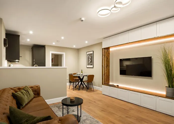 Main Street Hideaway דירה קליפדן