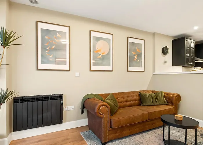 דירה Main Street Hideaway *