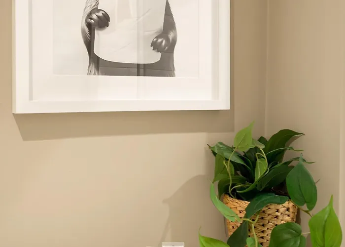 Main Street Hideaway דירה